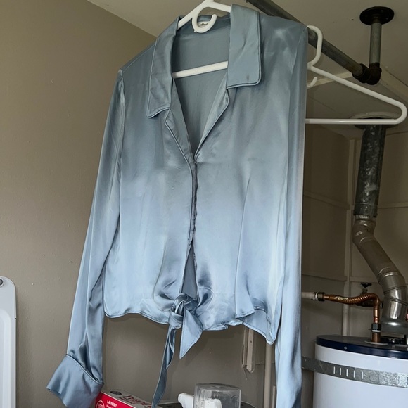 Wilfred Peaufiner Satin Blouse small - Picture 2 of 2